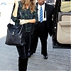 Gisele_with_Vivian_departing_from_LAX_February_9_2014_286529.jpg